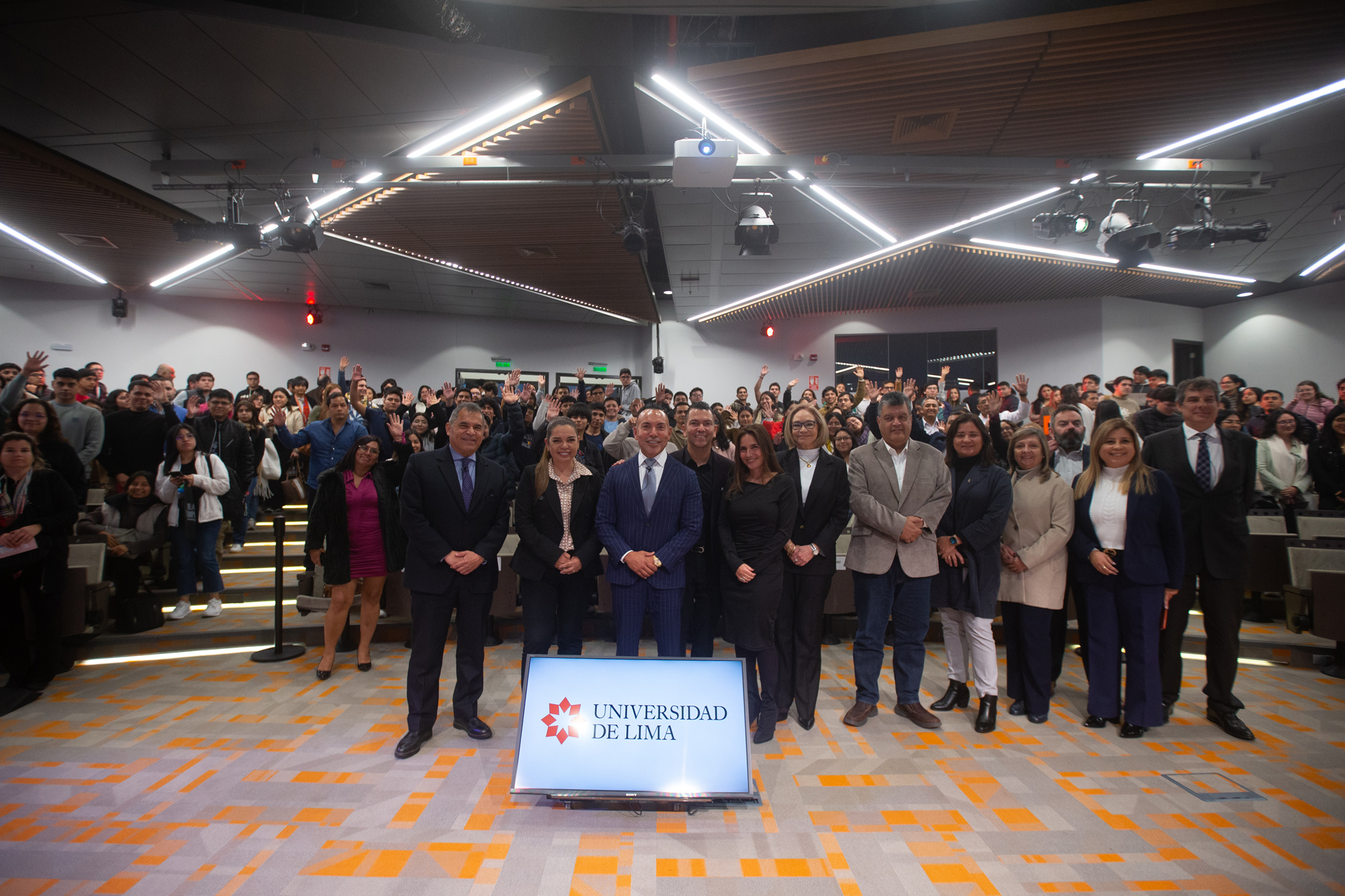 Photo of Juan Chipoco's book presentation at the University of Lima